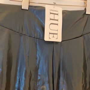 HUE Body Gloss leggings NWT